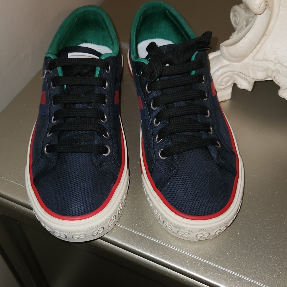 Womans Gucci Canvas sneakers